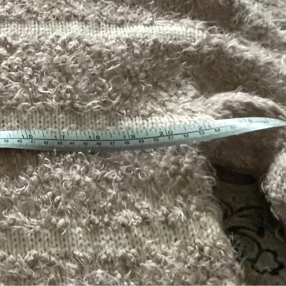 👽 Fuzzy sweater - Picture 3 of 7